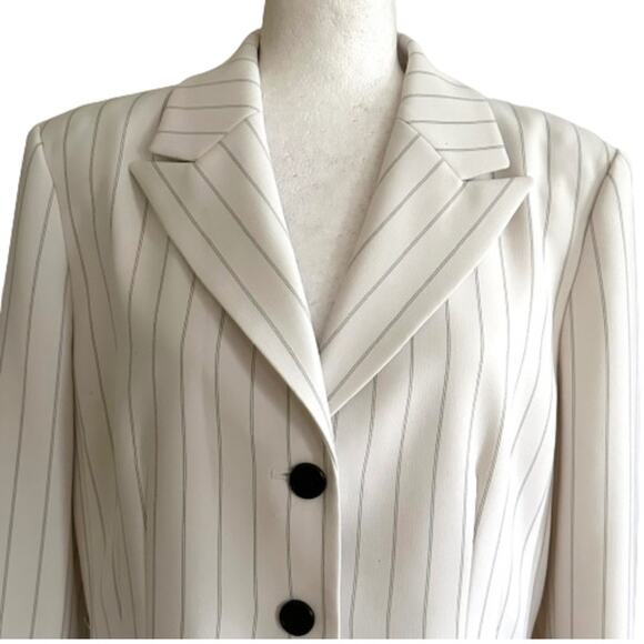 Le Suit Ivory Black Pinstriped Long Sleeve Flap Pockets Blazer Jacket Size 14 - Picture 3 of 12